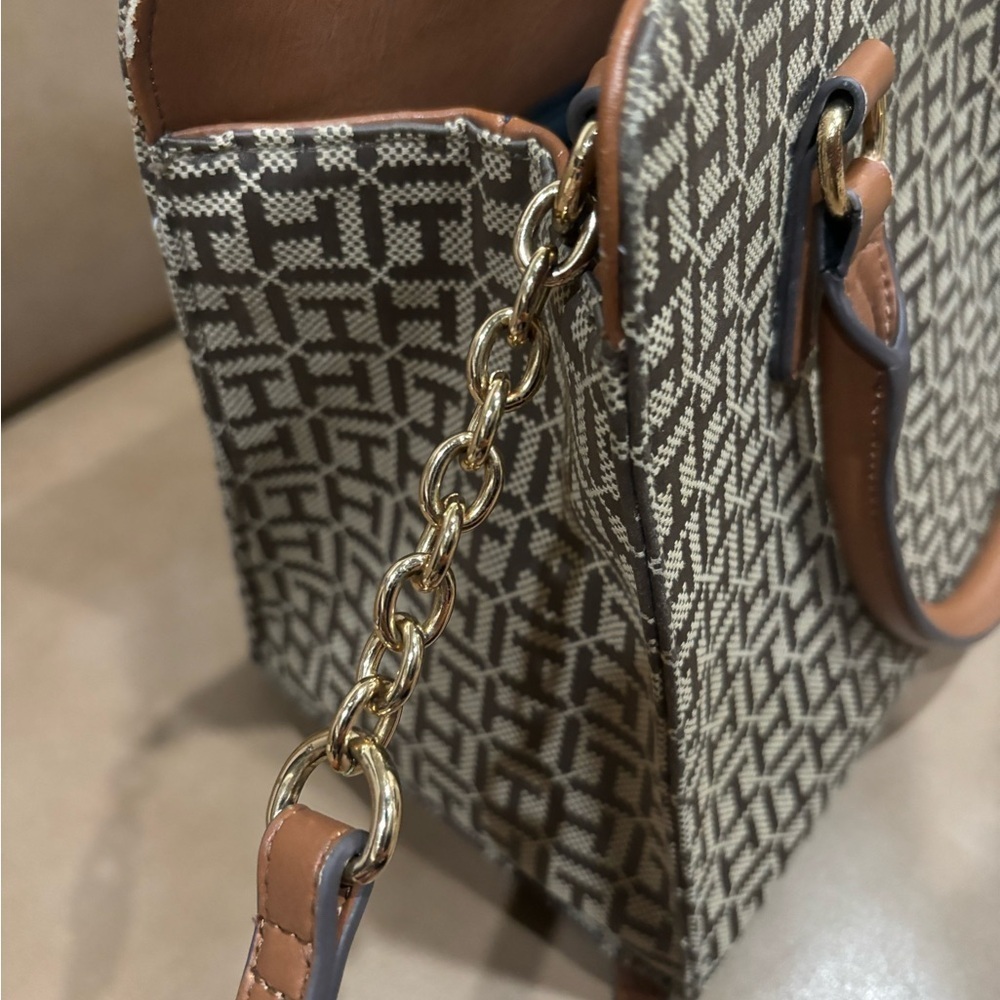 Tommy Hilfiger crossbody bag - Picture 4 of 9